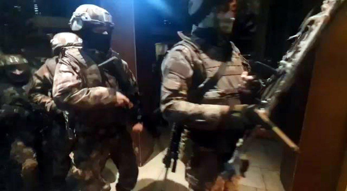 İstanbul'da 1'i firari 4 şüpheli, silah ve yüklü miktarda para ile yakalandı