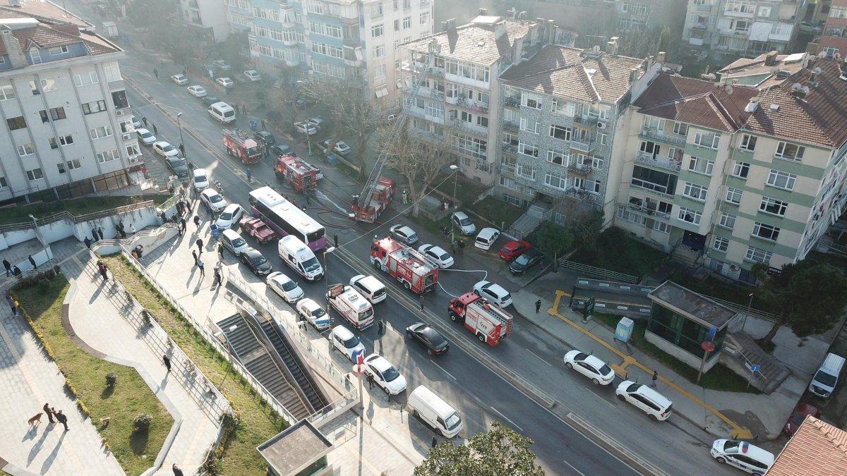 Üsküdar'da 5 katlı binada yangın çıktı