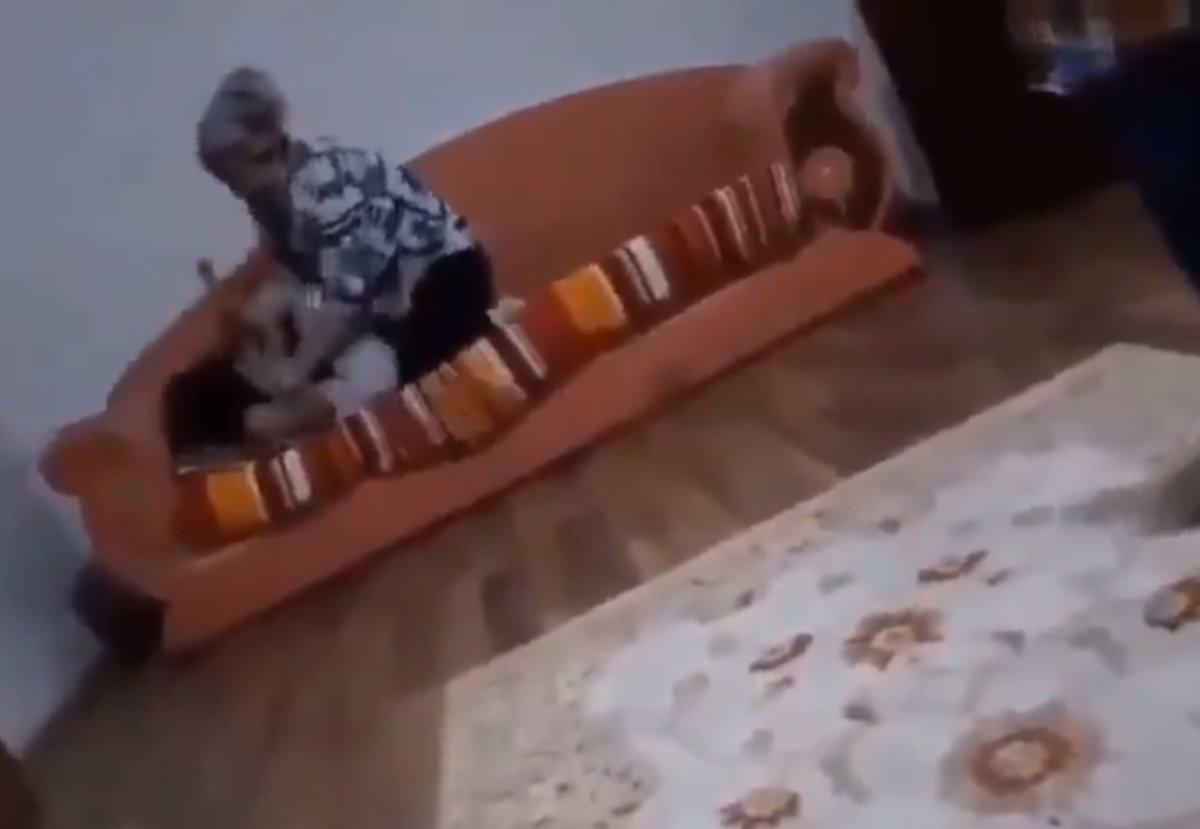 Çocuğuna şiddet uygulayan kadının görüntüleri sosyal medyayı ayağa kaldırdı