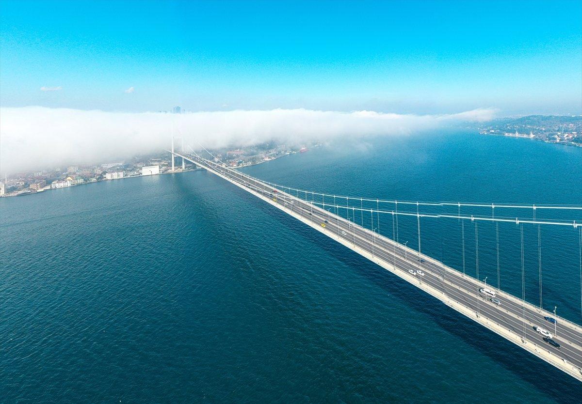 İstanbul'daki sisli hava, kartpostallık manzaralar oluşturdu