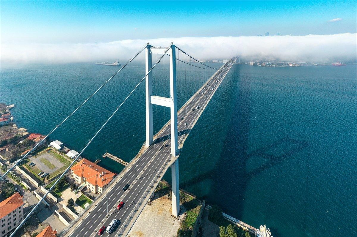 İstanbul'daki sisli hava, kartpostallık manzaralar oluşturdu
