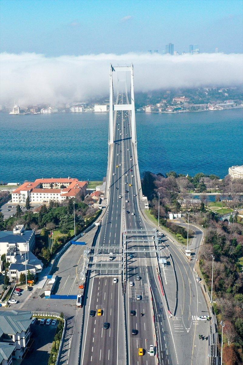 İstanbul'daki sisli hava, kartpostallık manzaralar oluşturdu