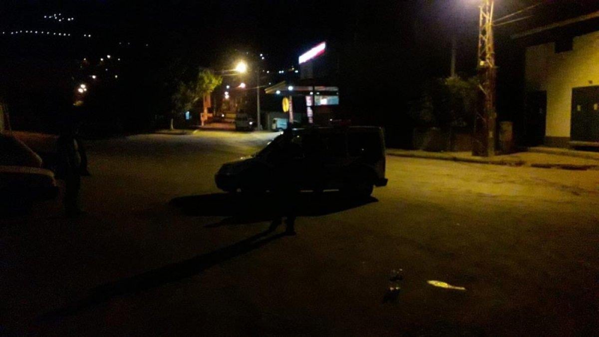 Adana kısıtlama zamanı yayaya çarpan otomobil sürücüsü kaçtı