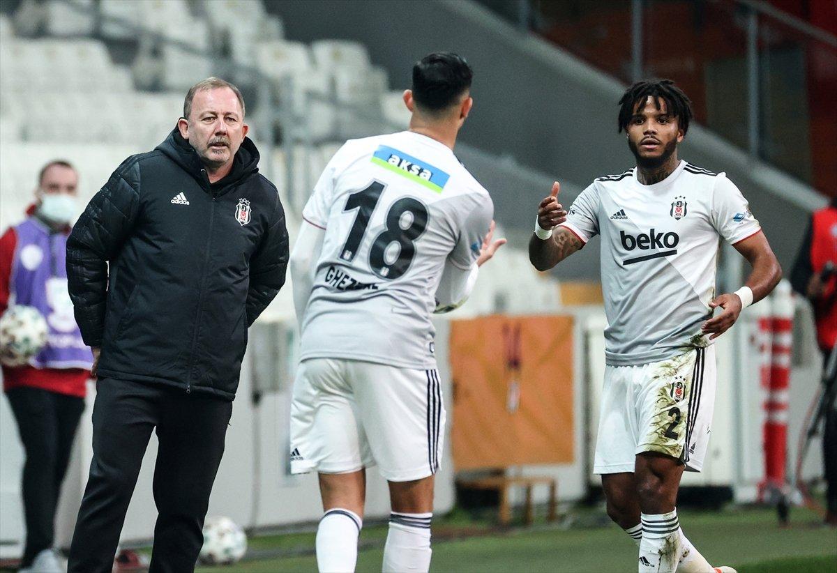 10 kişi kalan Beşiktaş, Konyaspor'u mağlup etti