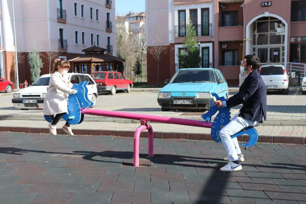 Zonguldak'ta baba, haciz yoluyla kızını görebildi