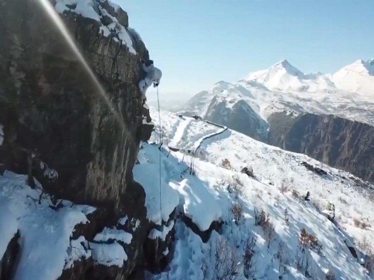 MSB, komandoların zorlu kış şartlarındaki terörle mücadelesini paylaştı