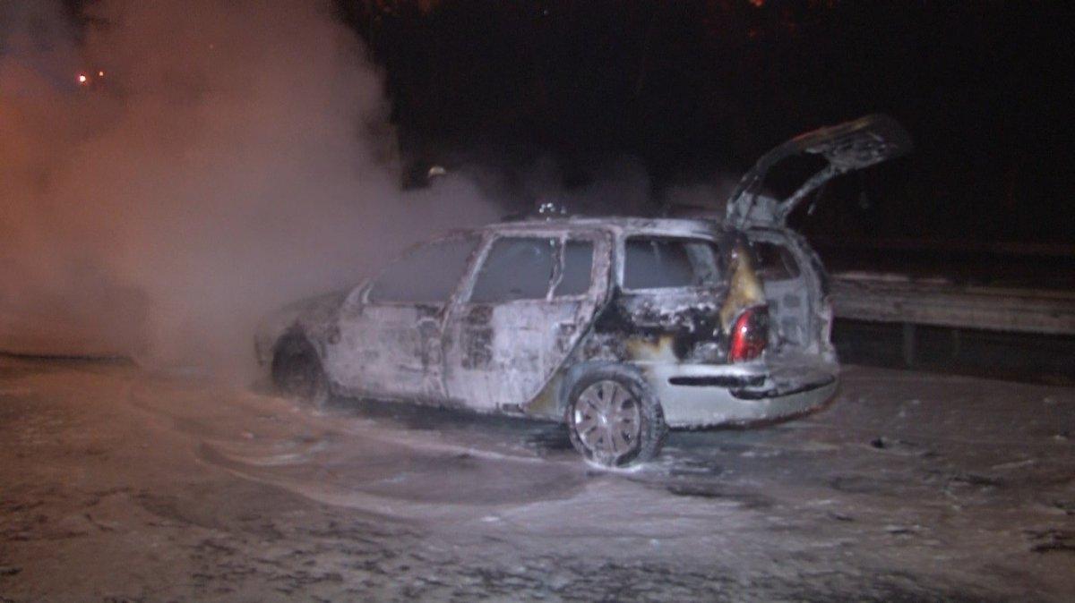 Haliç Köprüsü’nde otomobil alevlere teslim oldu