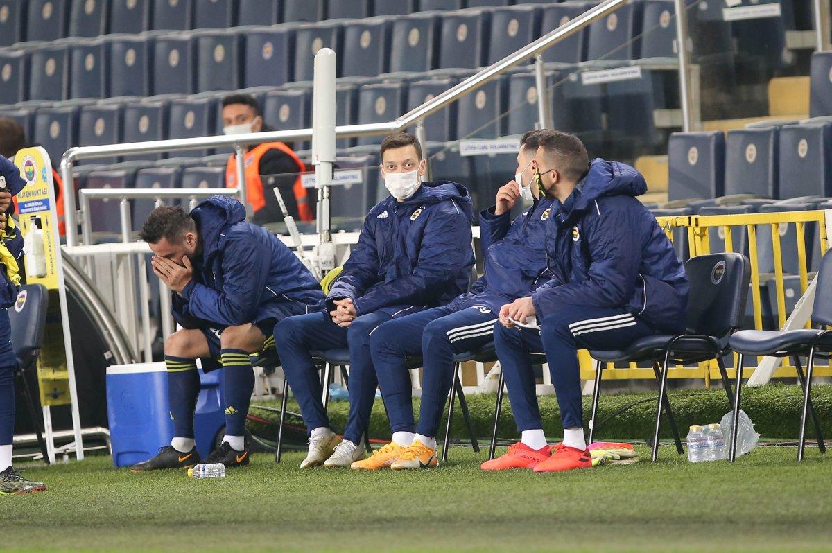 Mesut Özil: Yolumuz uzun ve inşallah sonu şampiyonluk