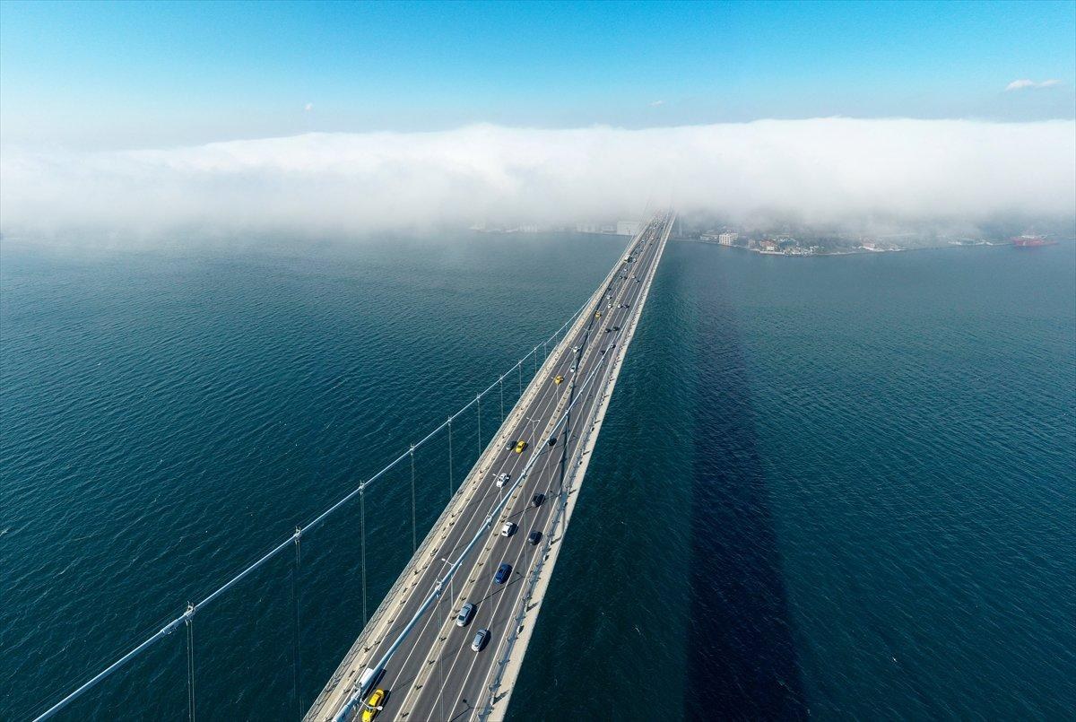 İstanbul'daki sisli hava, kartpostallık manzaralar oluşturdu