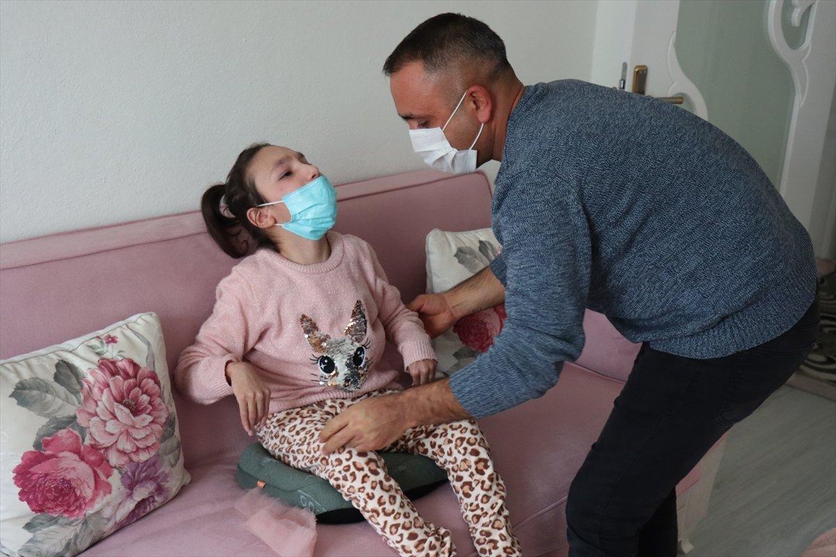 Adıyaman'da serebral palsi hastası Yaren, yürümek için yardım bekliyor