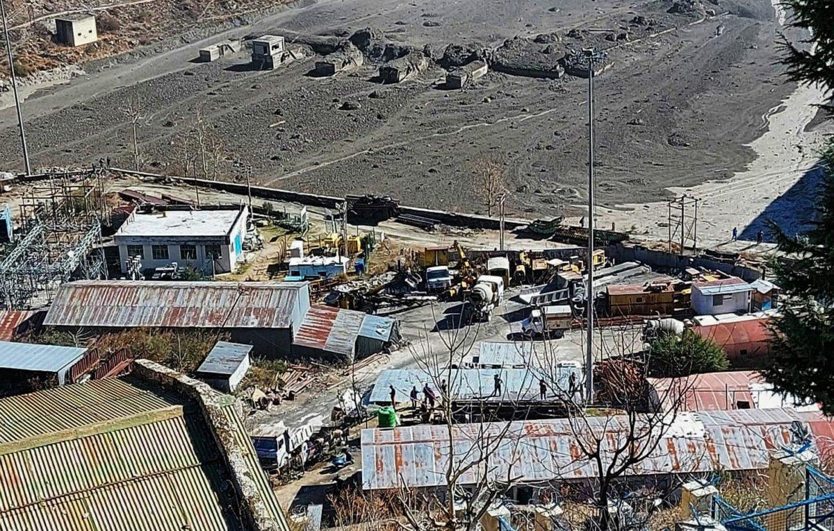 Hindistan’daki sel felaketinde 7 kişinin cansız bedenine ulaşıldı