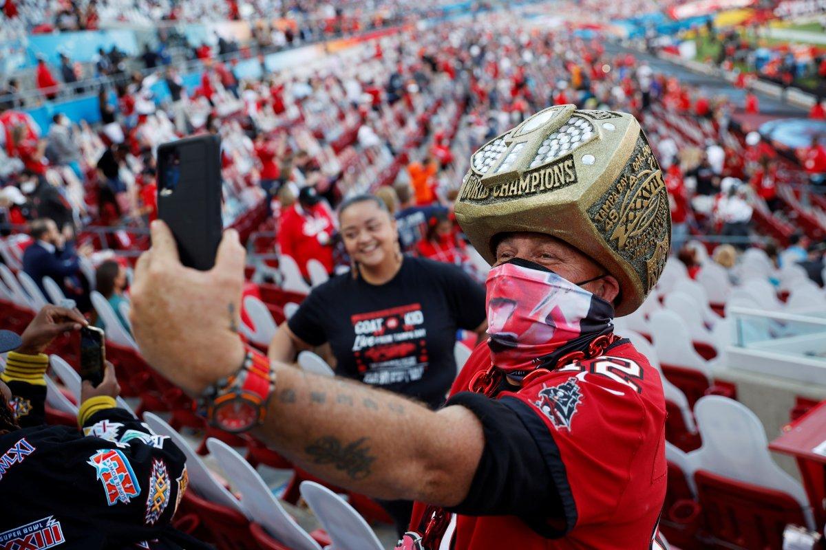 Super Bowl'da korona önlemleri unutuldu