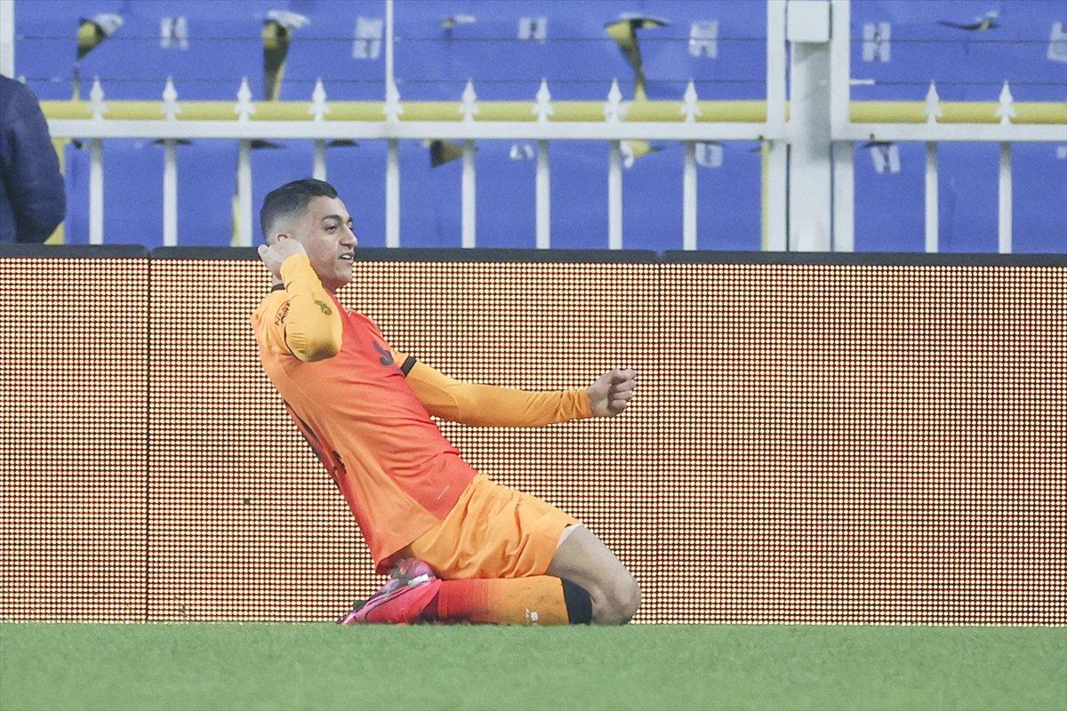 Abdurrahim Albayrak'tan Mostafa Mohamed'e hediye