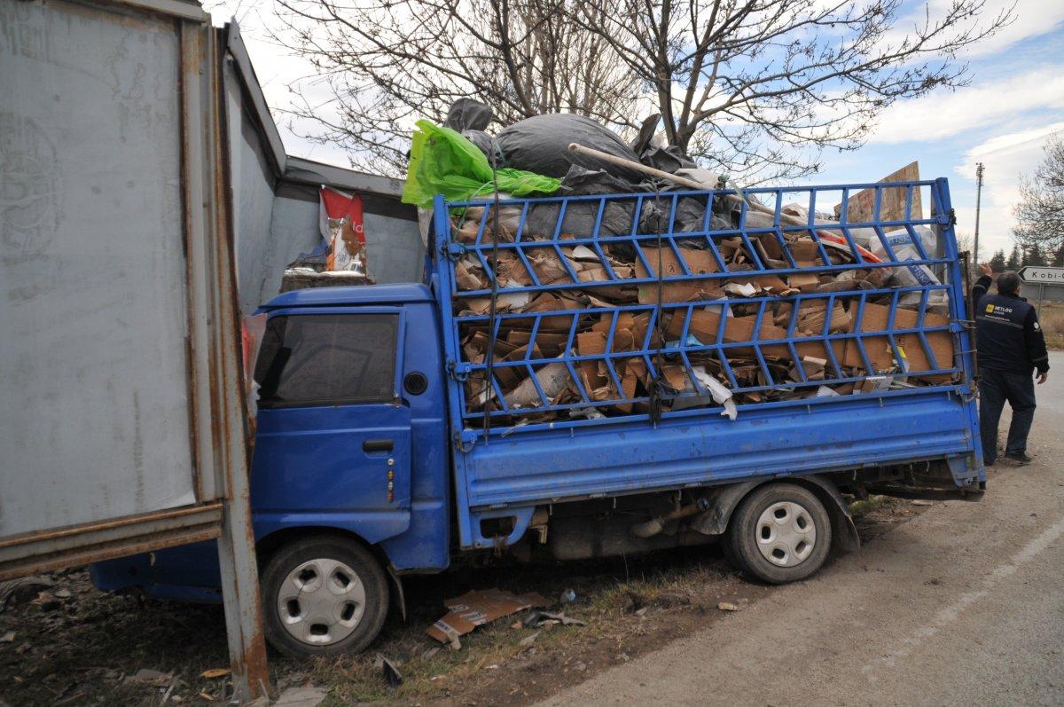 Eskişehir'de tır ve kamyonet çarpıştı: 3 yaralı