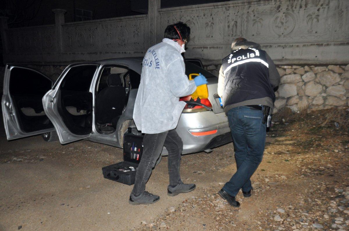 Konya'da cezaevinden çıkan adam, eşini ve iş arkadaşını bıçakladı