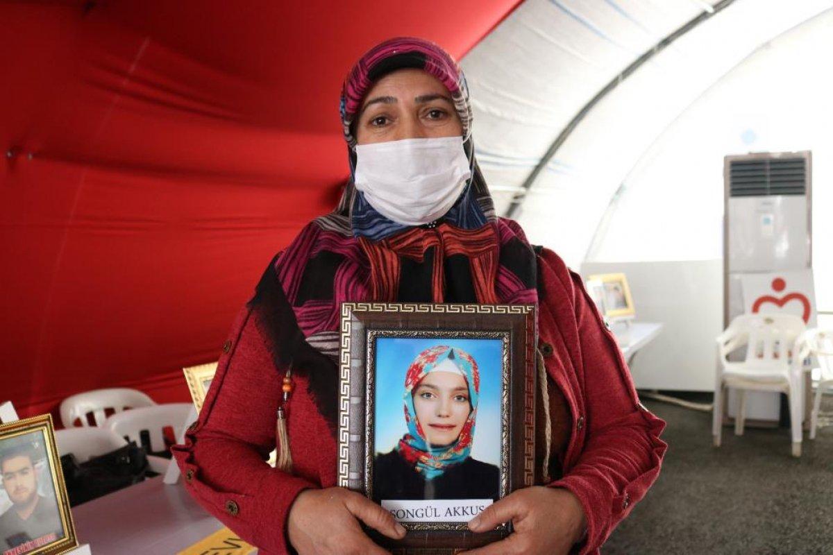 Diyarbakır'da evlat nöbeti tutan anneden HDP'ye tepki