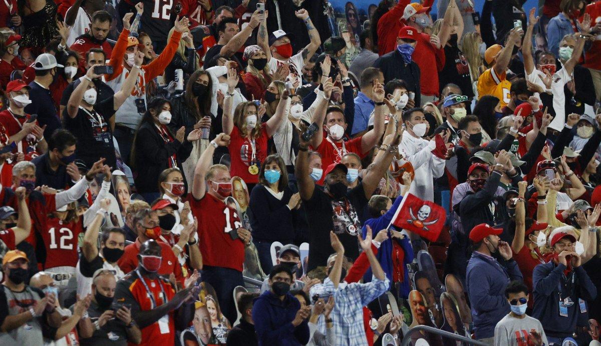 Super Bowl'da korona önlemleri unutuldu