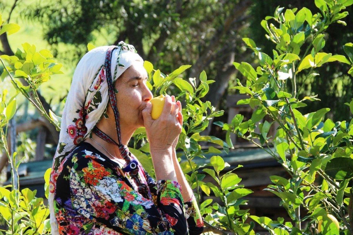 Köye yerleşen eski manken Bilun Dohmen, ağlaya ağlaya köy hayatını bıraktı