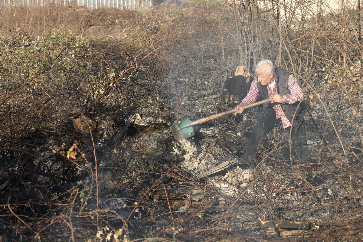 Sakarya'da arazide yakılan ateş yangına sebep oldu