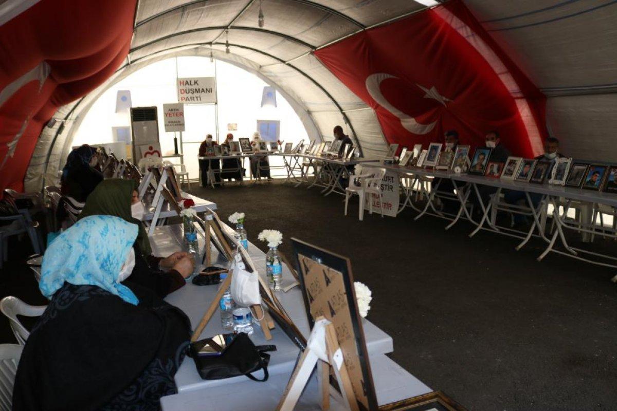 Diyarbakır'da evlat nöbeti tutan anneden HDP'ye tepki