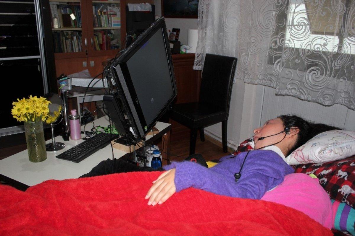 İzmirli SMA Tip 2 hastası Hatice Özkan, 6'ncı lisans eğitimini alıyor