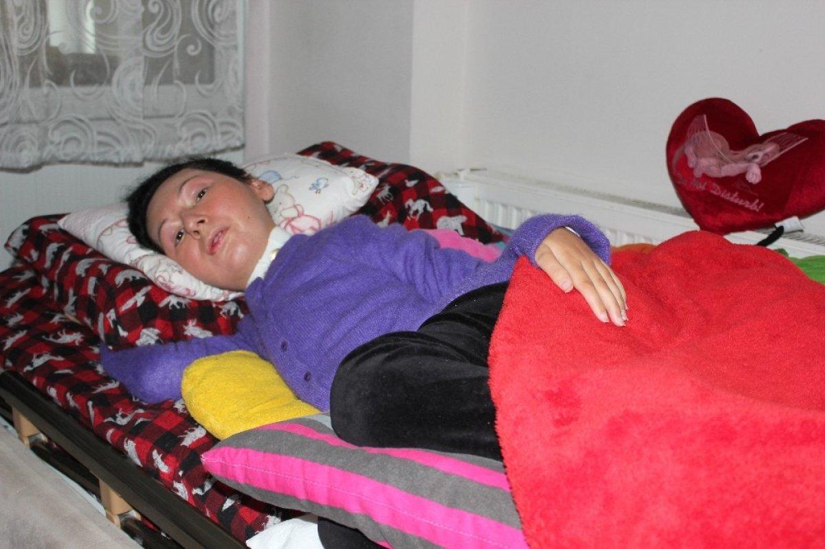 İzmirli SMA Tip 2 hastası Hatice Özkan, 6'ncı lisans eğitimini alıyor