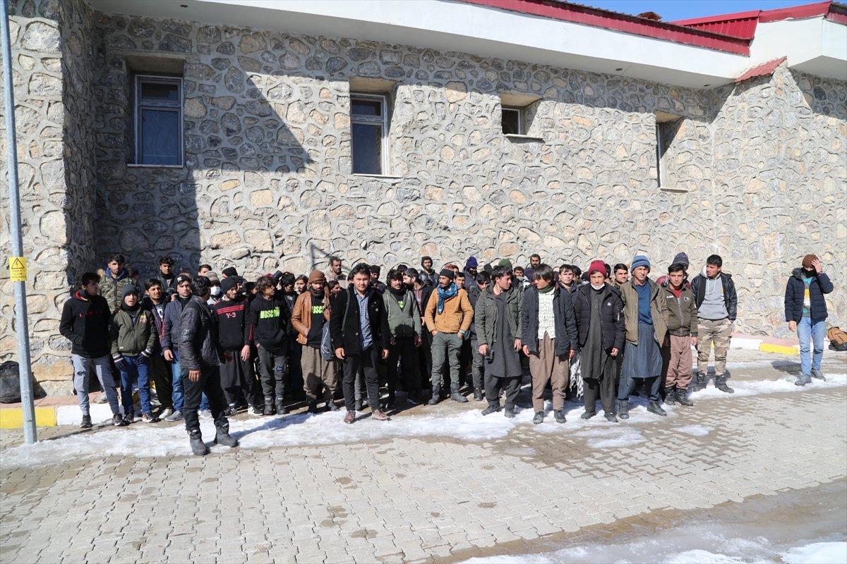 Van’da 73 kaçak göçmen yakalandı