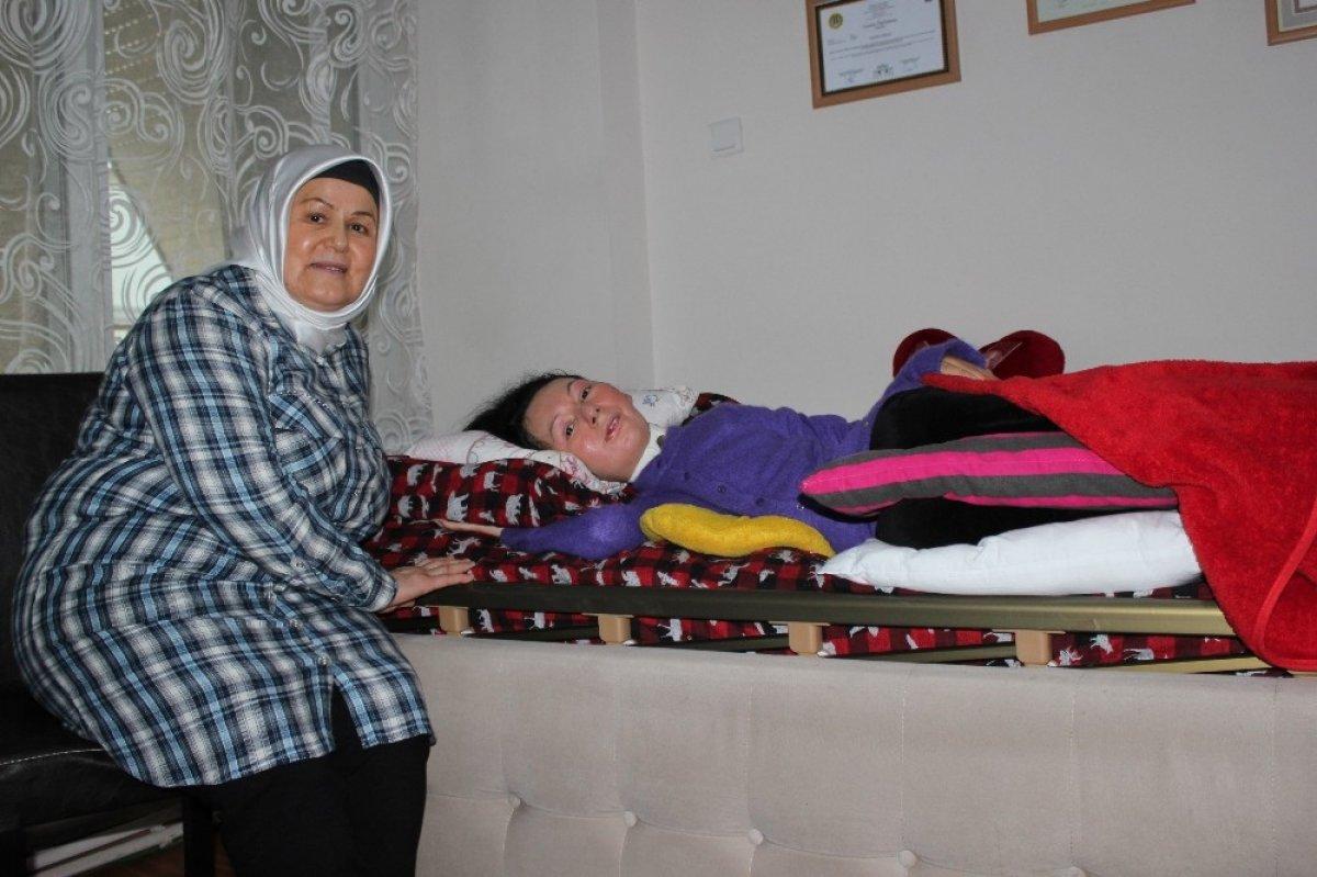 İzmirli SMA Tip 2 hastası Hatice Özkan, 6'ncı lisans eğitimini alıyor