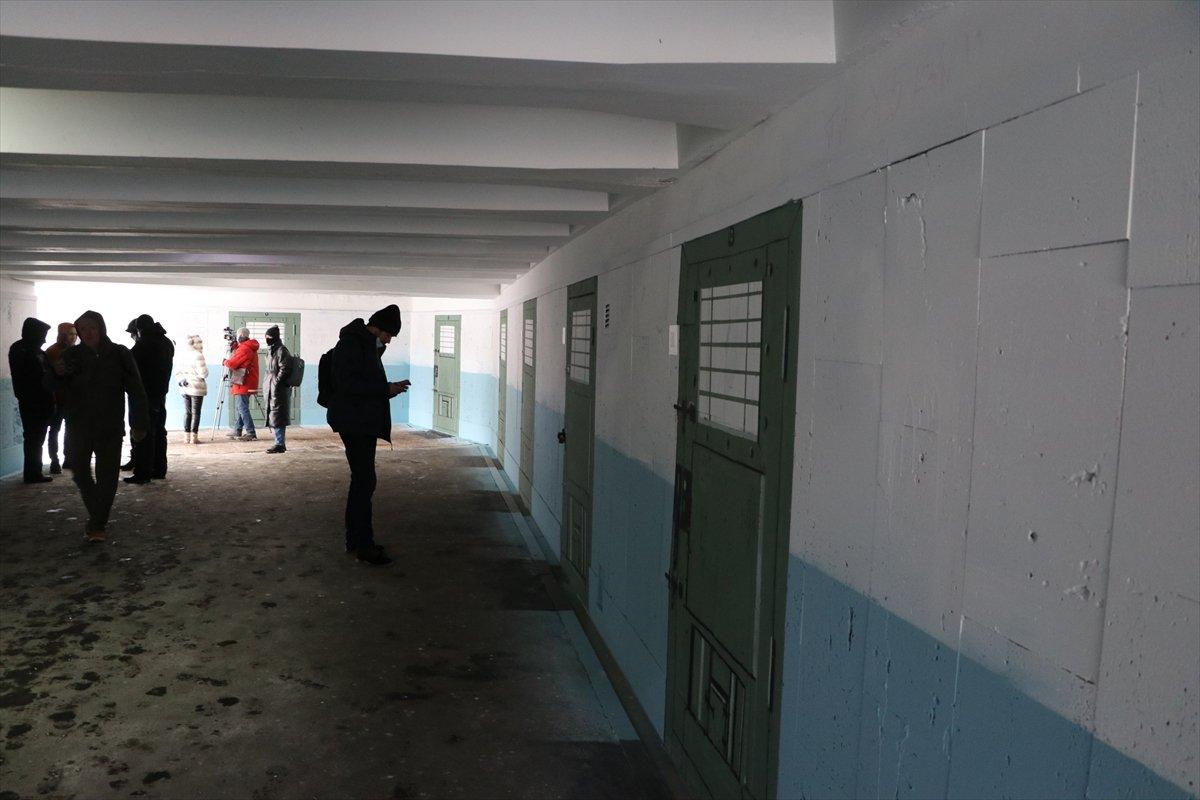 Ukrayna'da Kırımlı tutukluları alt geçidi hapishaneye çevirerek andılar