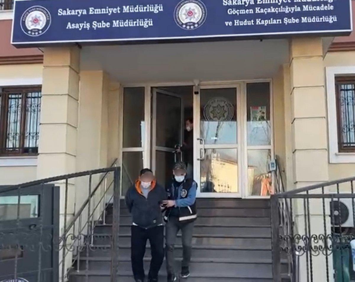 Sakarya'da çalıştığı depodan bahis için 800 bin liralık fındık çaldı