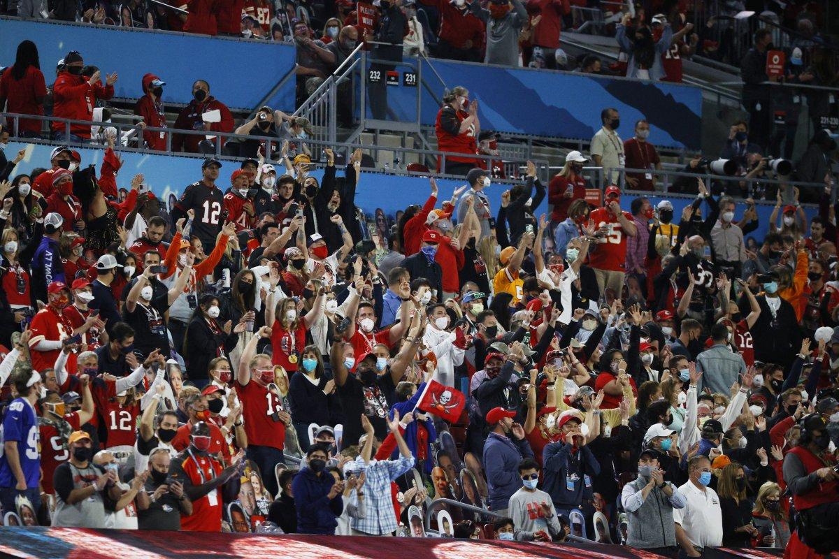 Super Bowl'da korona önlemleri unutuldu