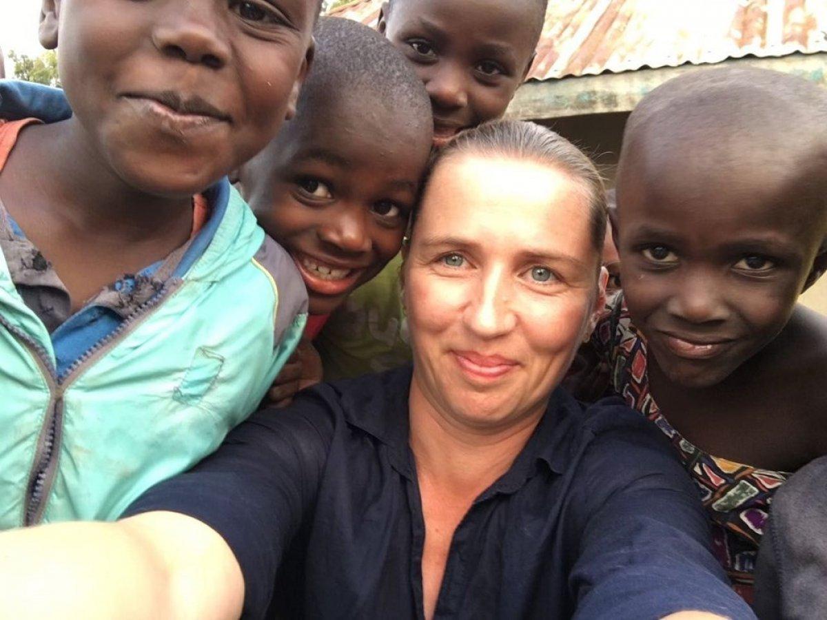 Danimarka Başbakanı Frederiksen'den temizlik pozu