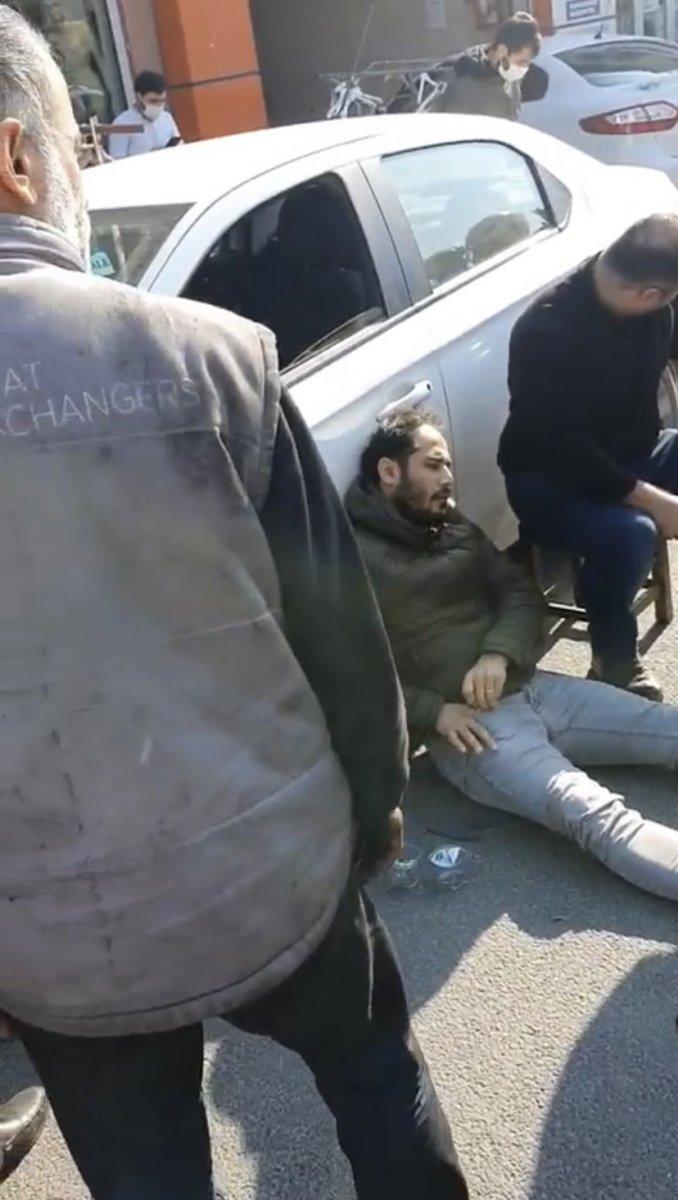 Şişli’de motosikletteki 2 kişi otomobilin çarpmasıyla takla attı