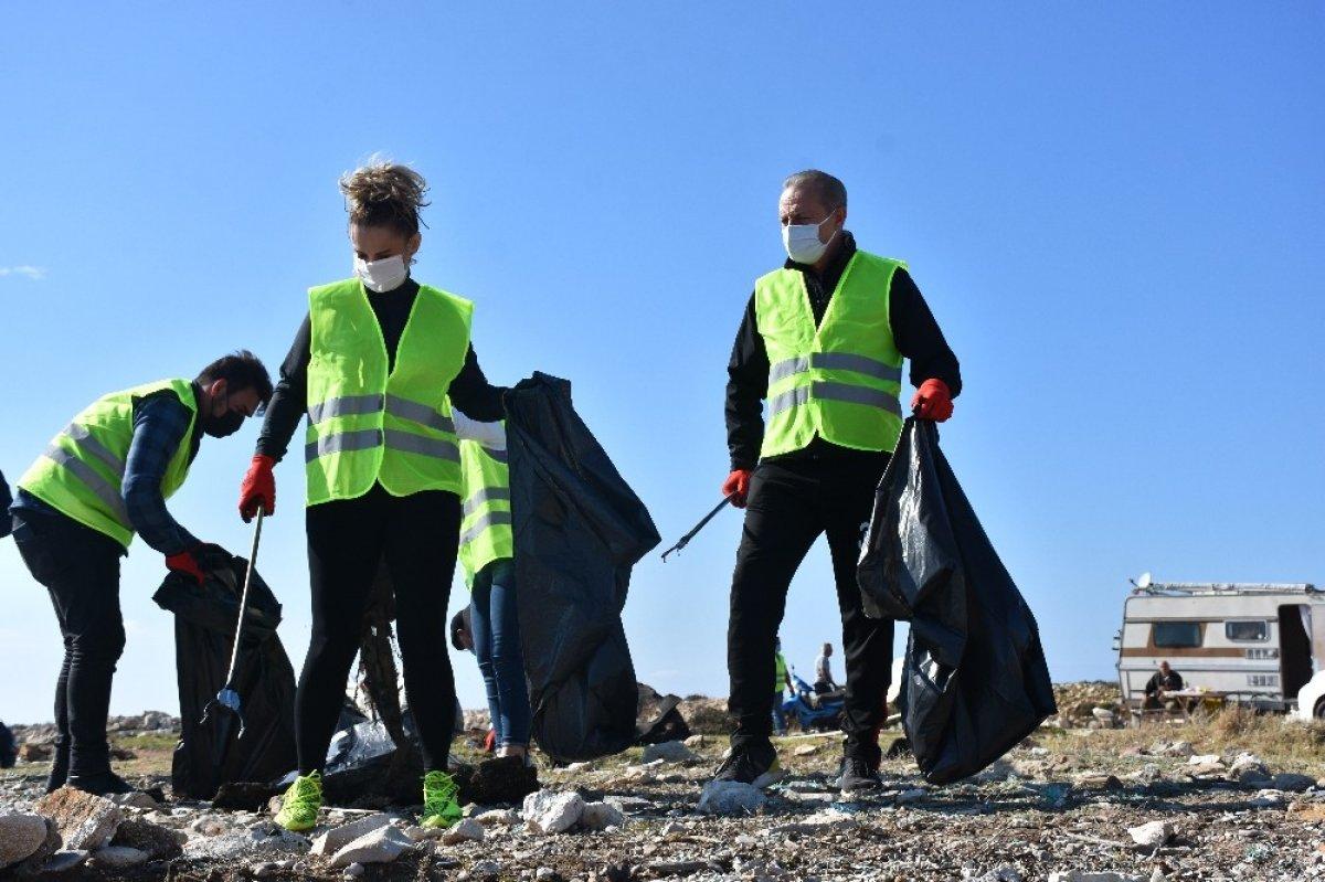 Didim'de 1,5 ton çöp toplandı
