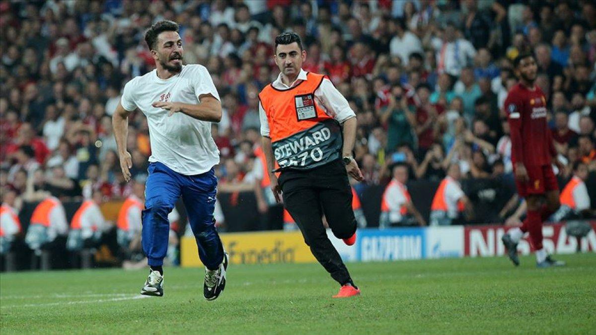 UEFA maçında sahaya giren YouTuber’a 1 yıl 8 ay hapis cezası