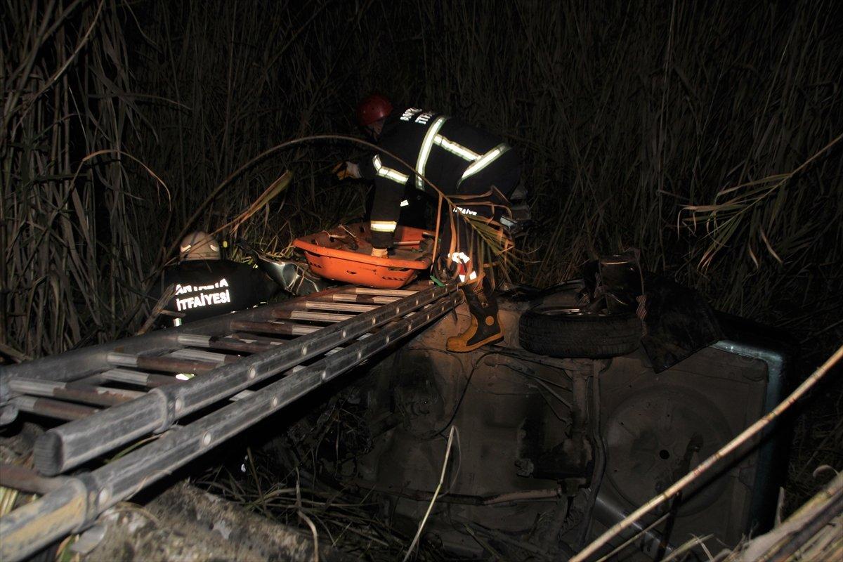 Antalya'da 2 otomobil çarpıştı: 6 ölü