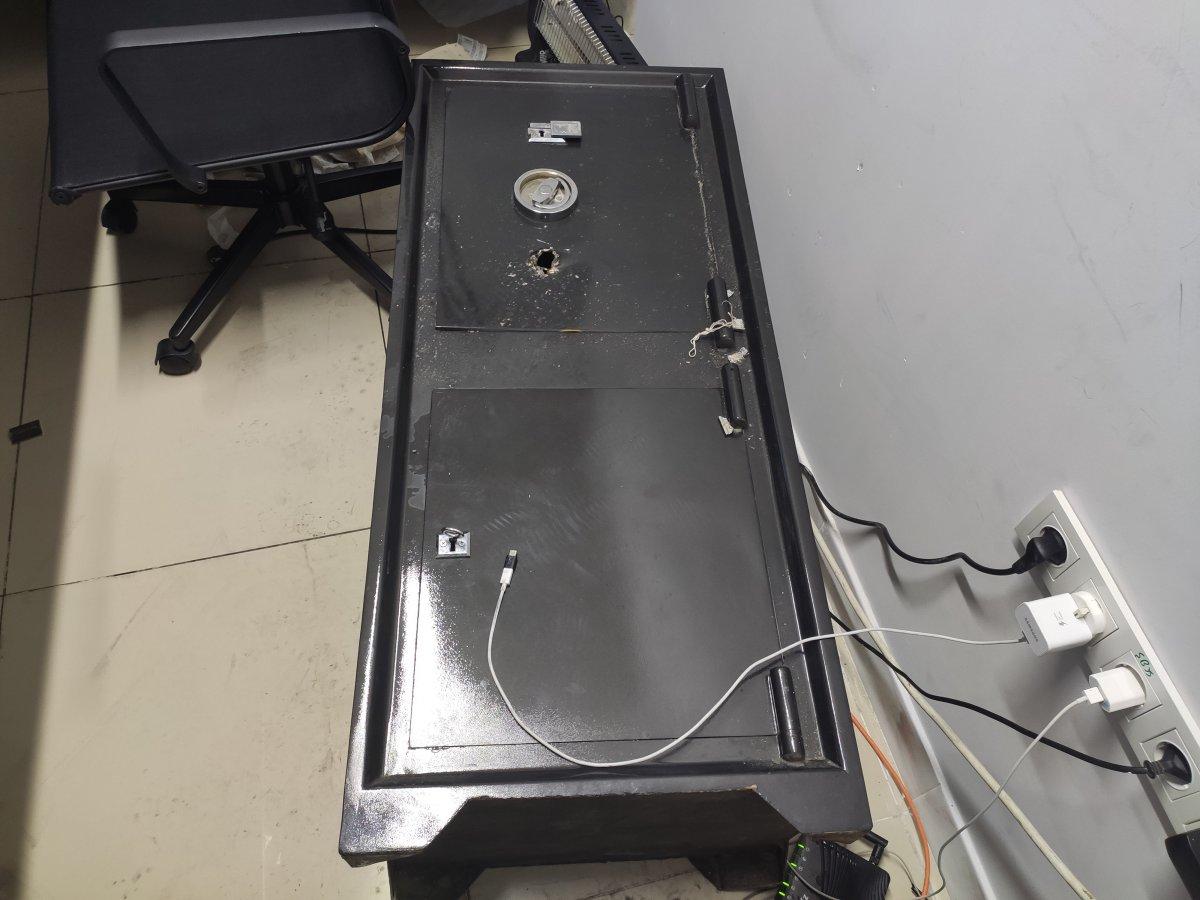 Fatih'te 1 milyon TL çaldıkları kasada, 5 TL bırakıp kayıplara karıştılar