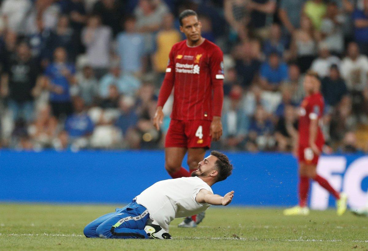 UEFA maçında sahaya giren YouTuber’a 1 yıl 8 ay hapis cezası