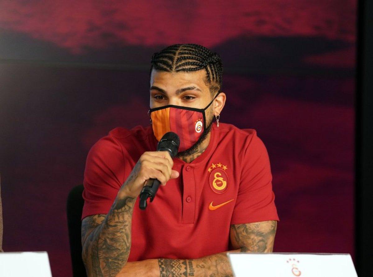 Galatasaray'da yeni transferlerin imza töreni