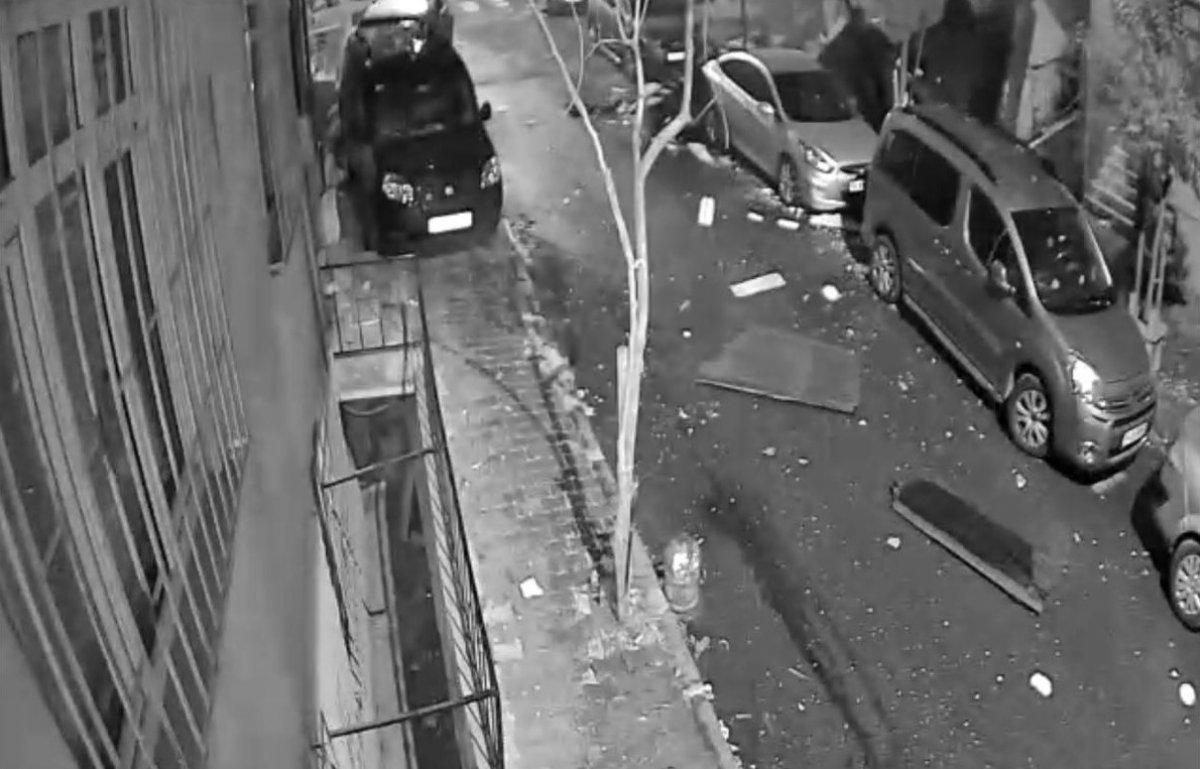 İstanbul’da fırtına: Esenler'de çatının düşme anı kamerada