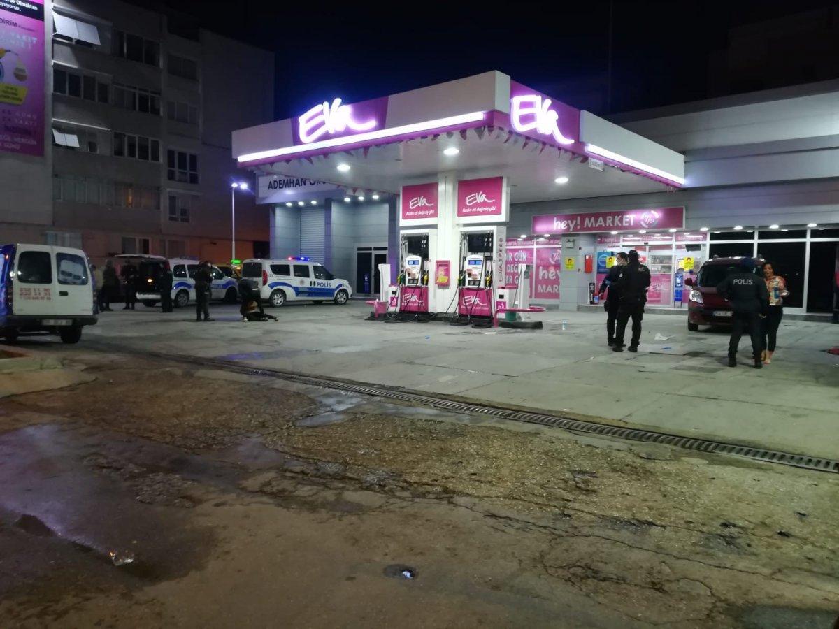 İzmir'de çıkan silahlı kavgalarda, 1'i ağır 2 kişi yaralandı