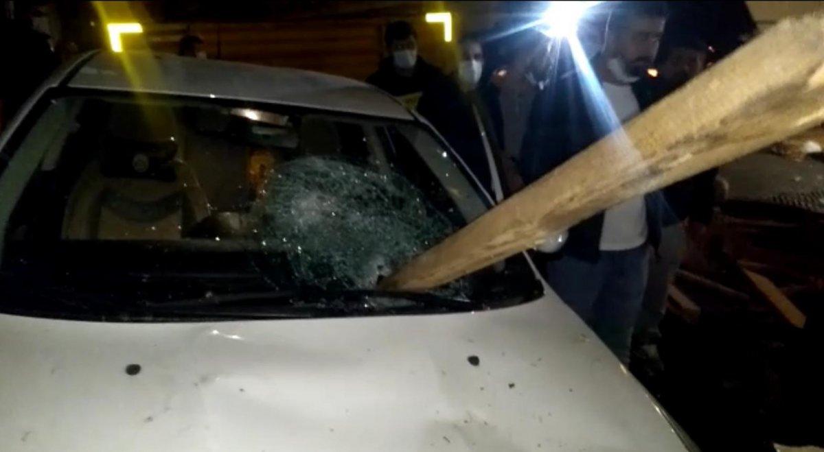 İstanbul’da fırtına: Esenler'de çatının düşme anı kamerada