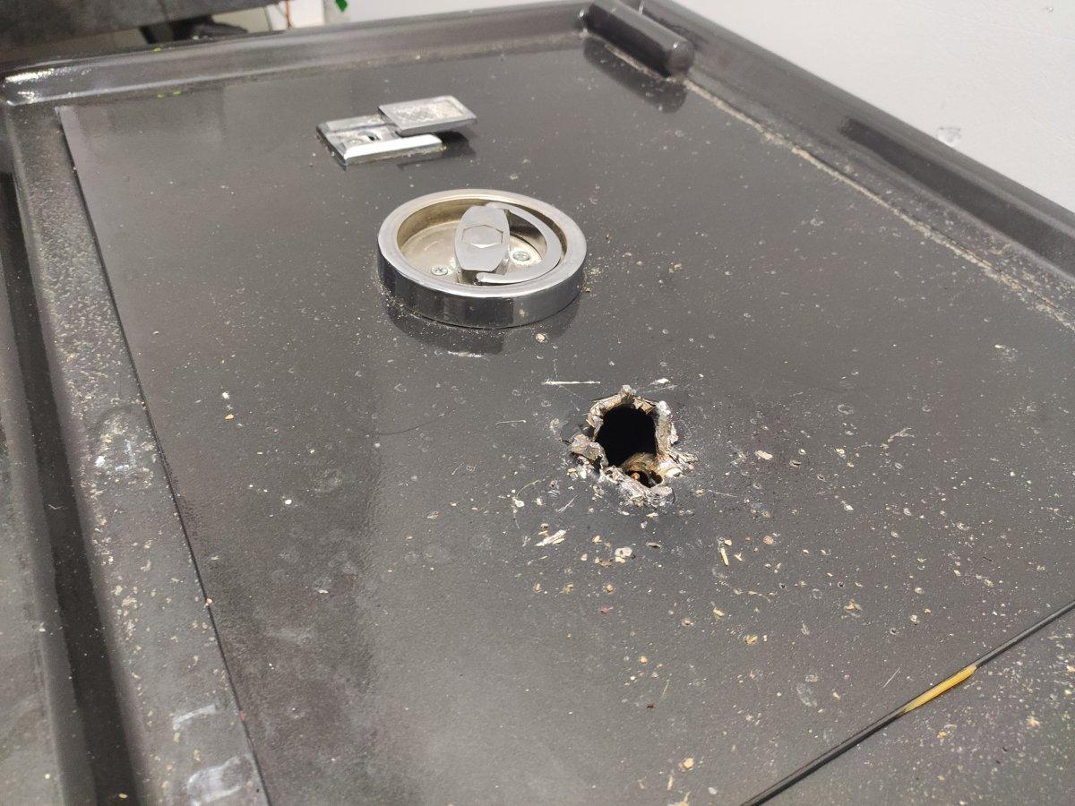 Fatih'te 1 milyon TL çaldıkları kasada, 5 TL bırakıp kayıplara karıştılar