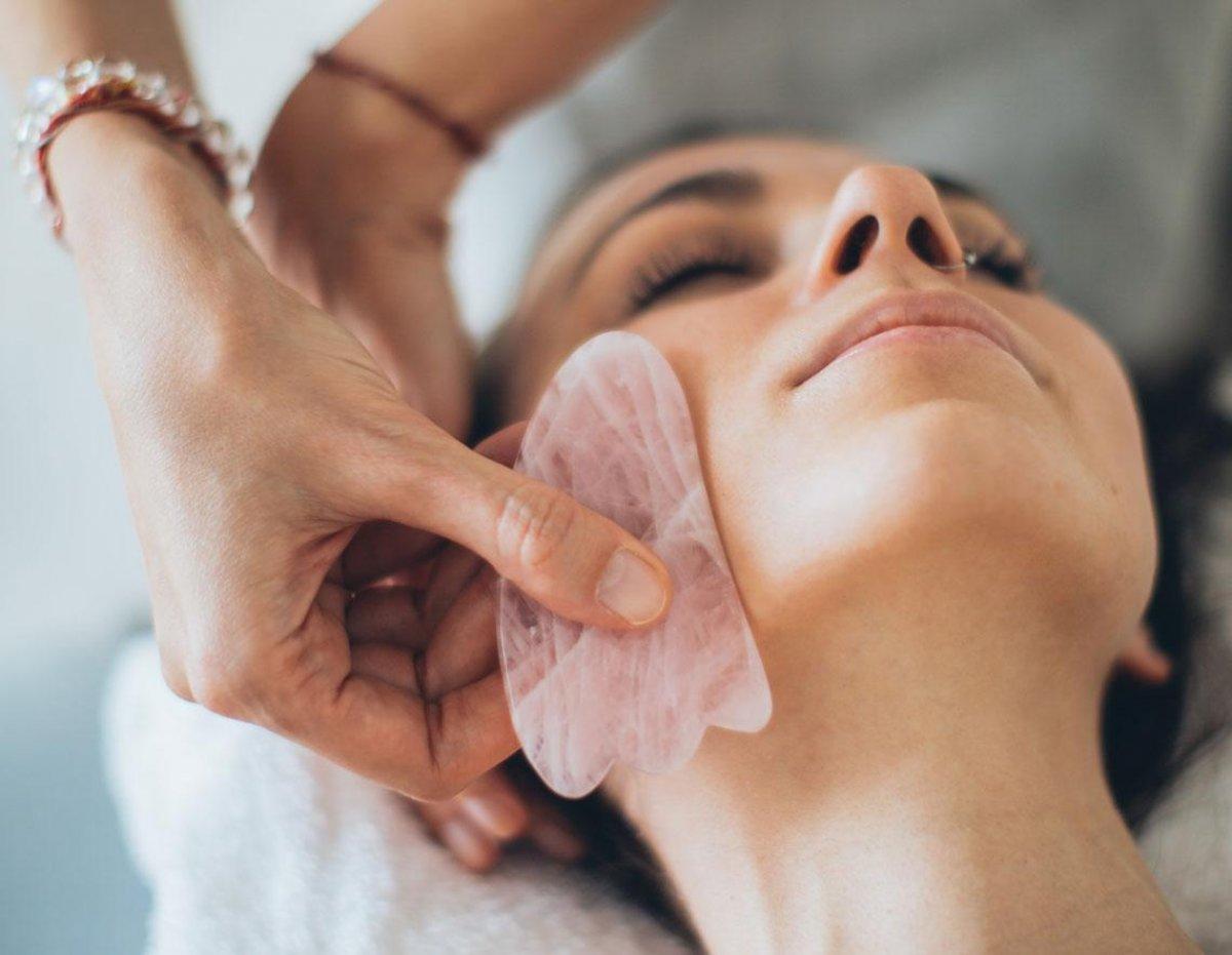 Gua Sha taşı nedir, faydaları nelerdir? Gua Sha taşı nasıl kullanılır?
