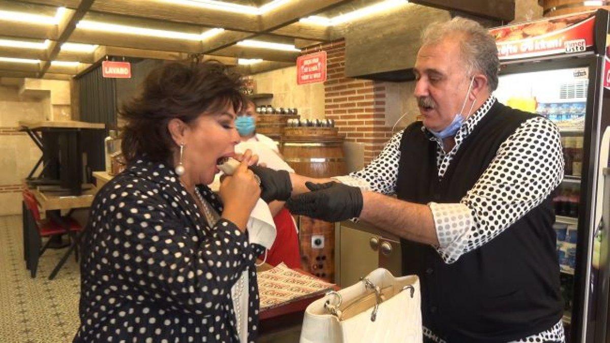 Safiye Soyman'ın çiğ köfteli kutlaması