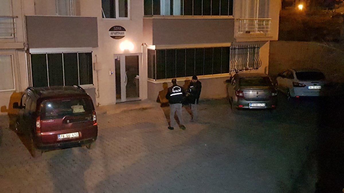 Karabük'te kız arkadaşına mesaj atıp kendini yaraladı