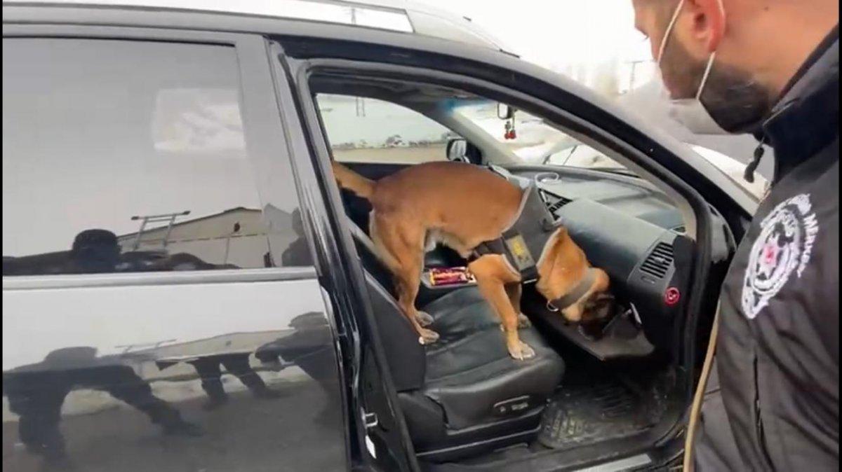 Muş’ta baldızının otomobiliyle uyuşturucu taşırken yakalandı