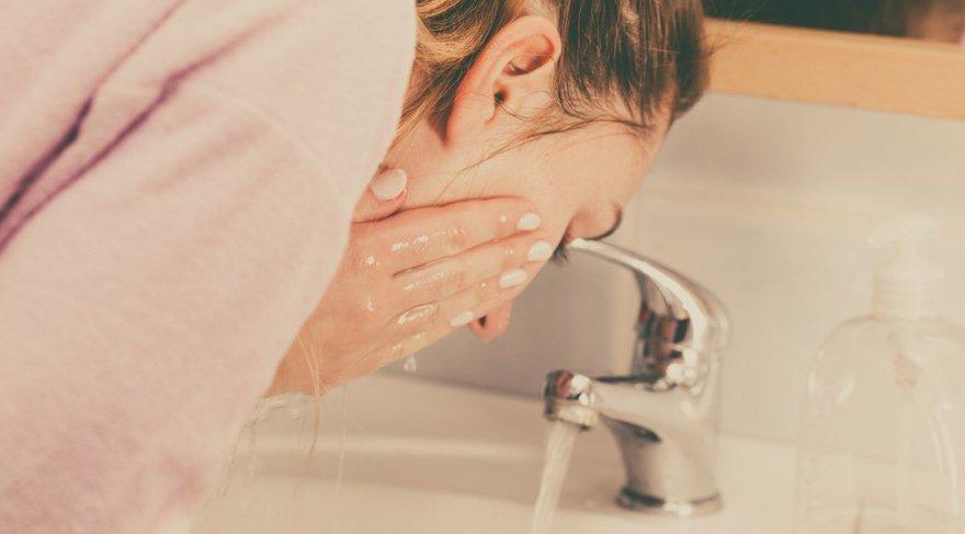 Cildinize zarar verebilecek 10 alışkanlık