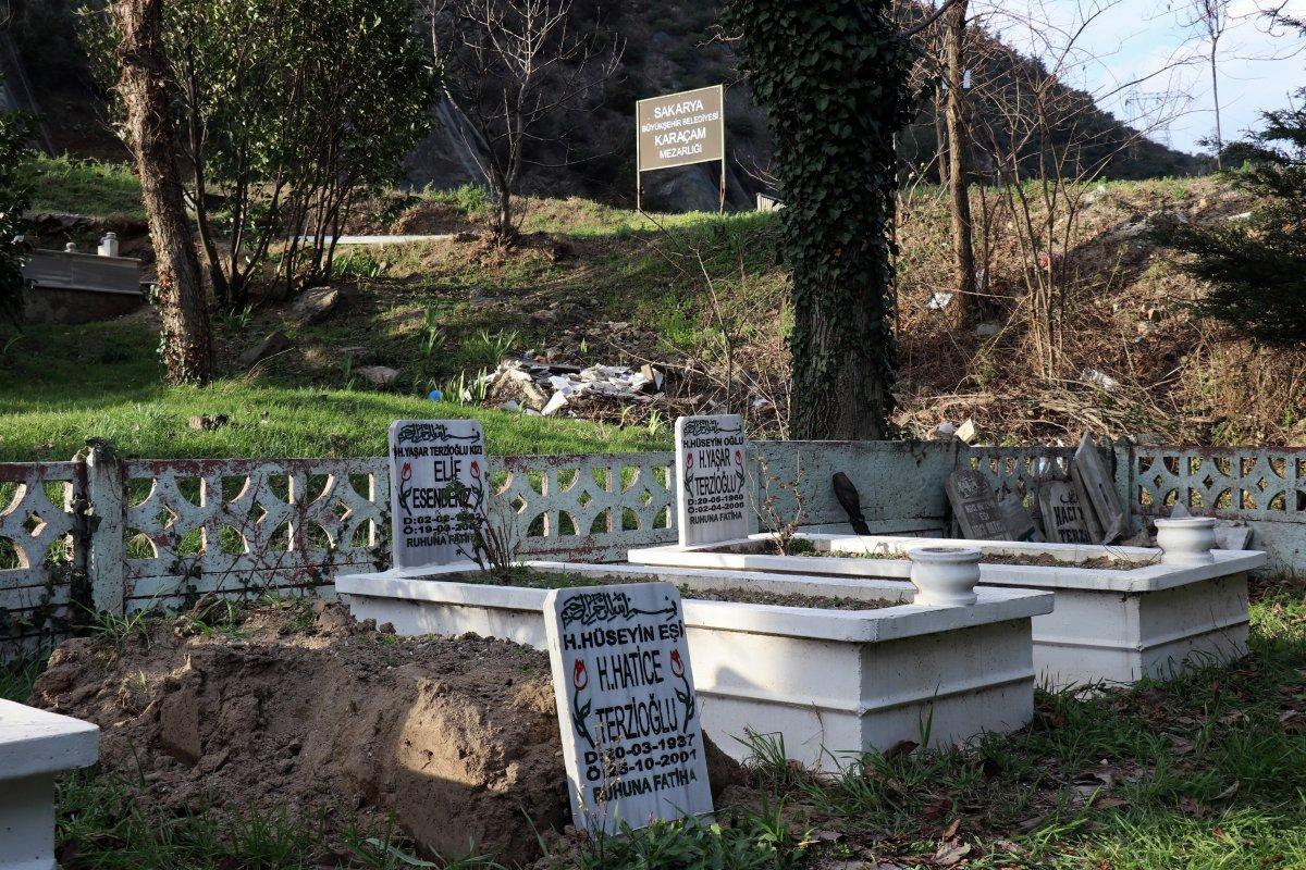 Sakarya'da mezar taşını çaldılar