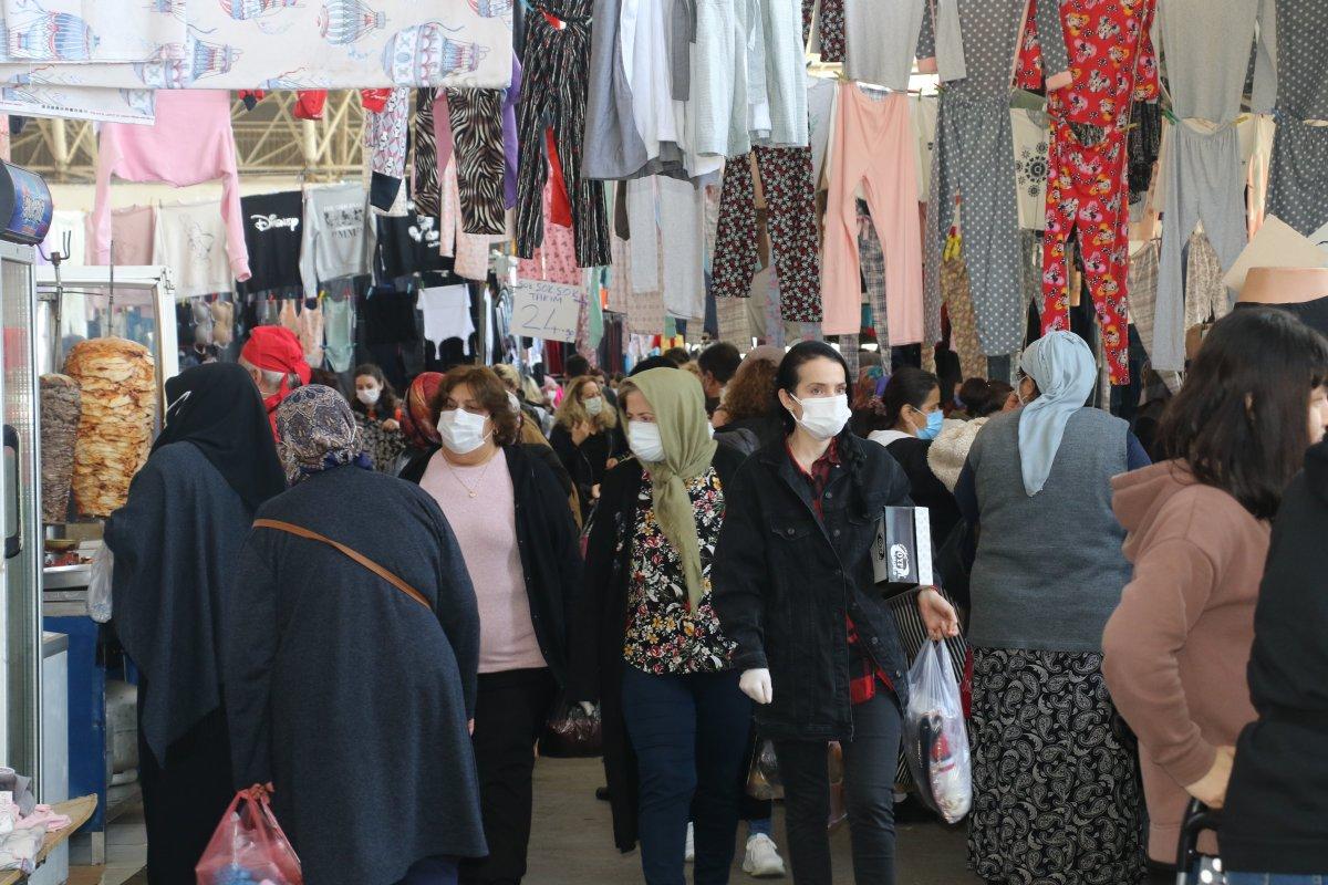 Antalyalılar pazarlara akın etti